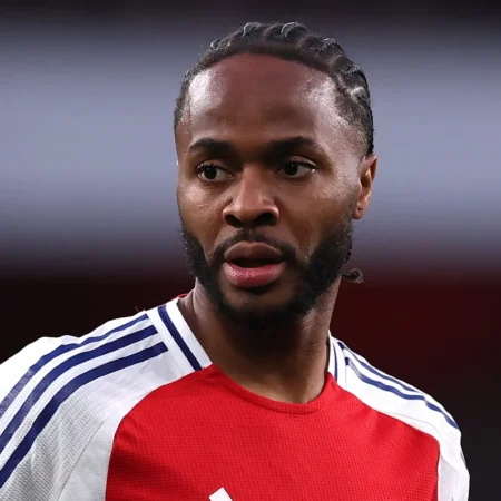 Sterlinqin “Müqavilə Həbsxanası”: Ulduz futbolçu “Çelsi” ilə yolları ayırıb İtaliyaya qaçır!