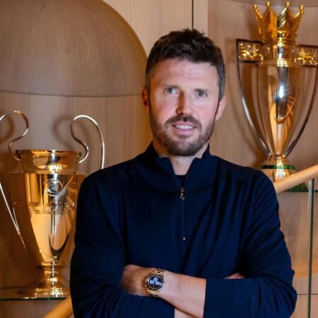 “Mançester Yunayted” klubu Ruben Amorimin vəzifədən uzaqlaşdırılmasından sonra Maykl Kerrikin müvəqqəti baş məşqçi postuna qayıdacağını rəsmən açıqlayıb