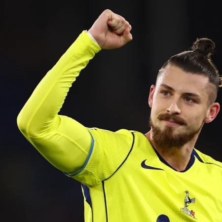 “Tottenhem”in ulduzu Radu Draqusin “Roma”nın maraq dairəsinə düşsə də, yanvar ayında klubdan ayrılmaq istəyir